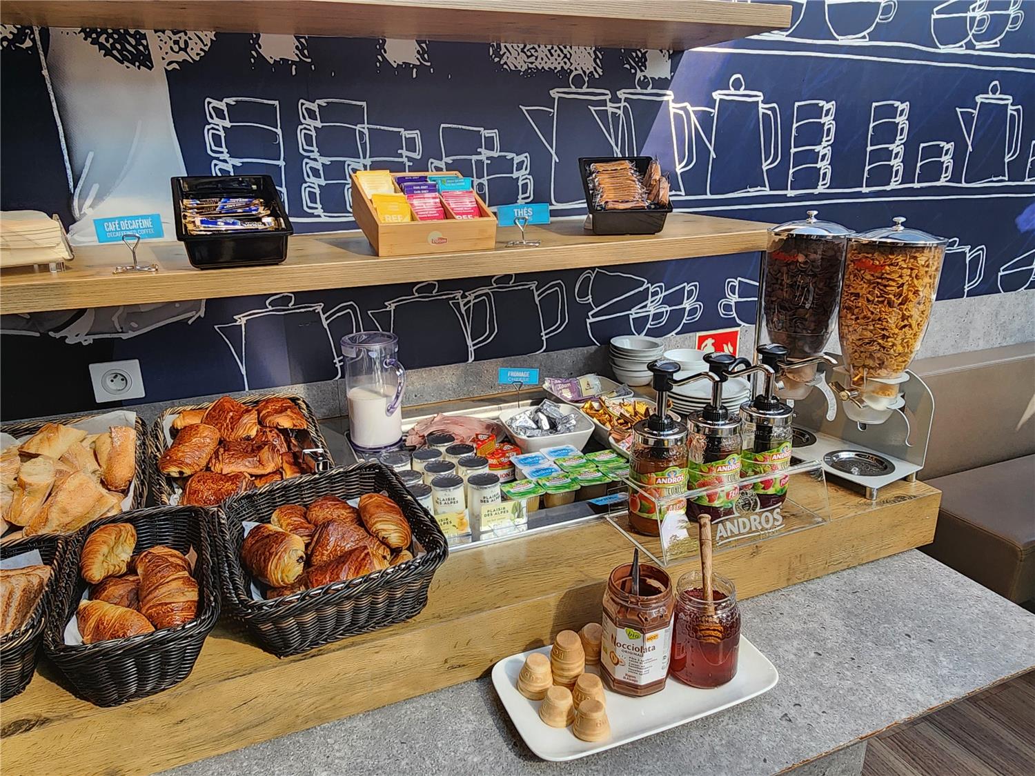 HOTEL KYRIAD DIRECT LYON NORD - Dardilly - null