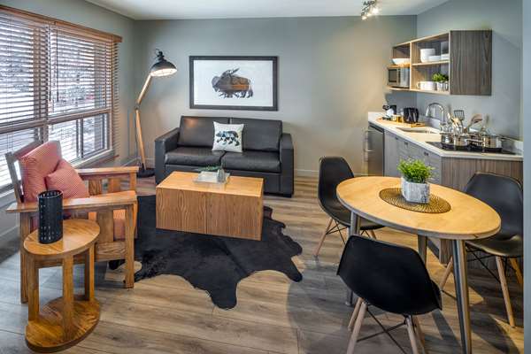 Suite - Buffalo Mountain Lodge Banff