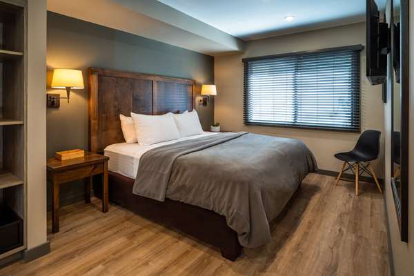 Suite - Buffalo Mountain Lodge Banff