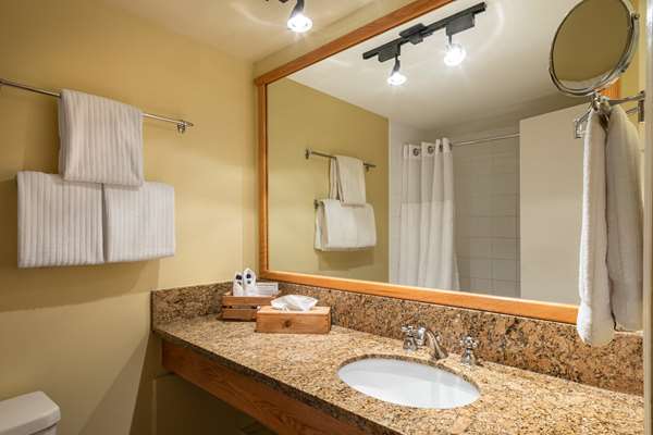 Suite - Emerald Lake Lodge Field