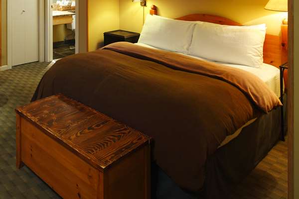 Suite - Emerald Lake Lodge Field