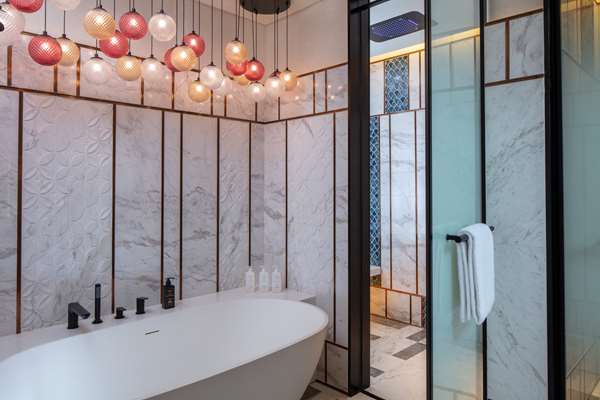 2 BEDROOM ROYAL SUITE