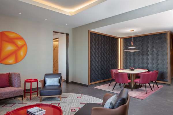 ANDAZ EXECUTIVE SUITE