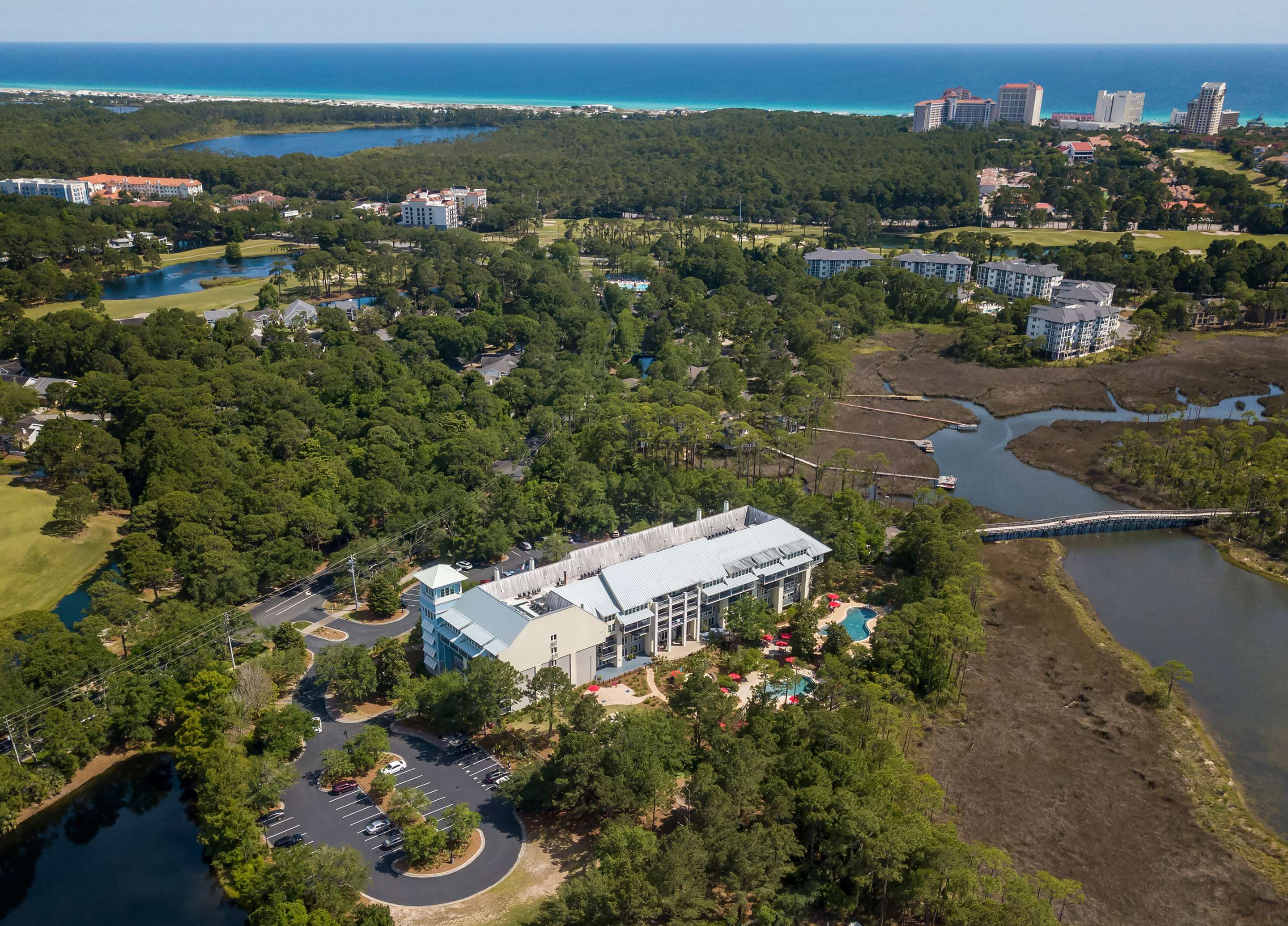 Exterior | Hilton Grand Vacations Club in Sandestin Golf & Beach Resort