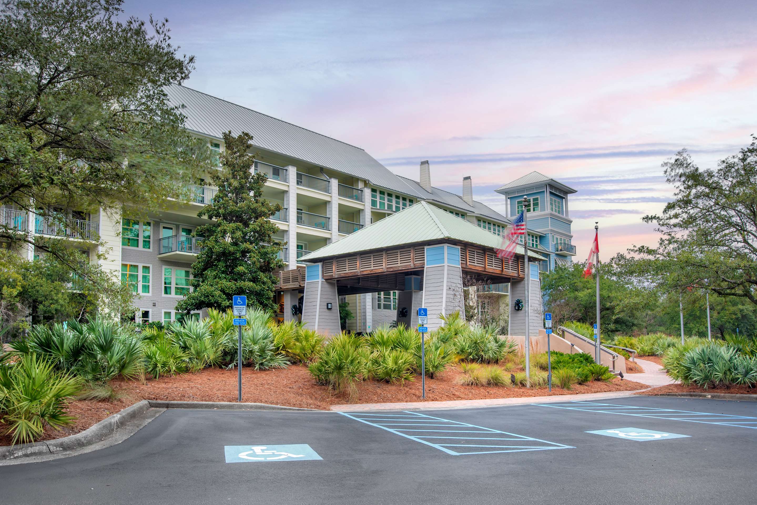 Exterior | Hilton Grand Vacations Club in Sandestin Golf & Beach Resort