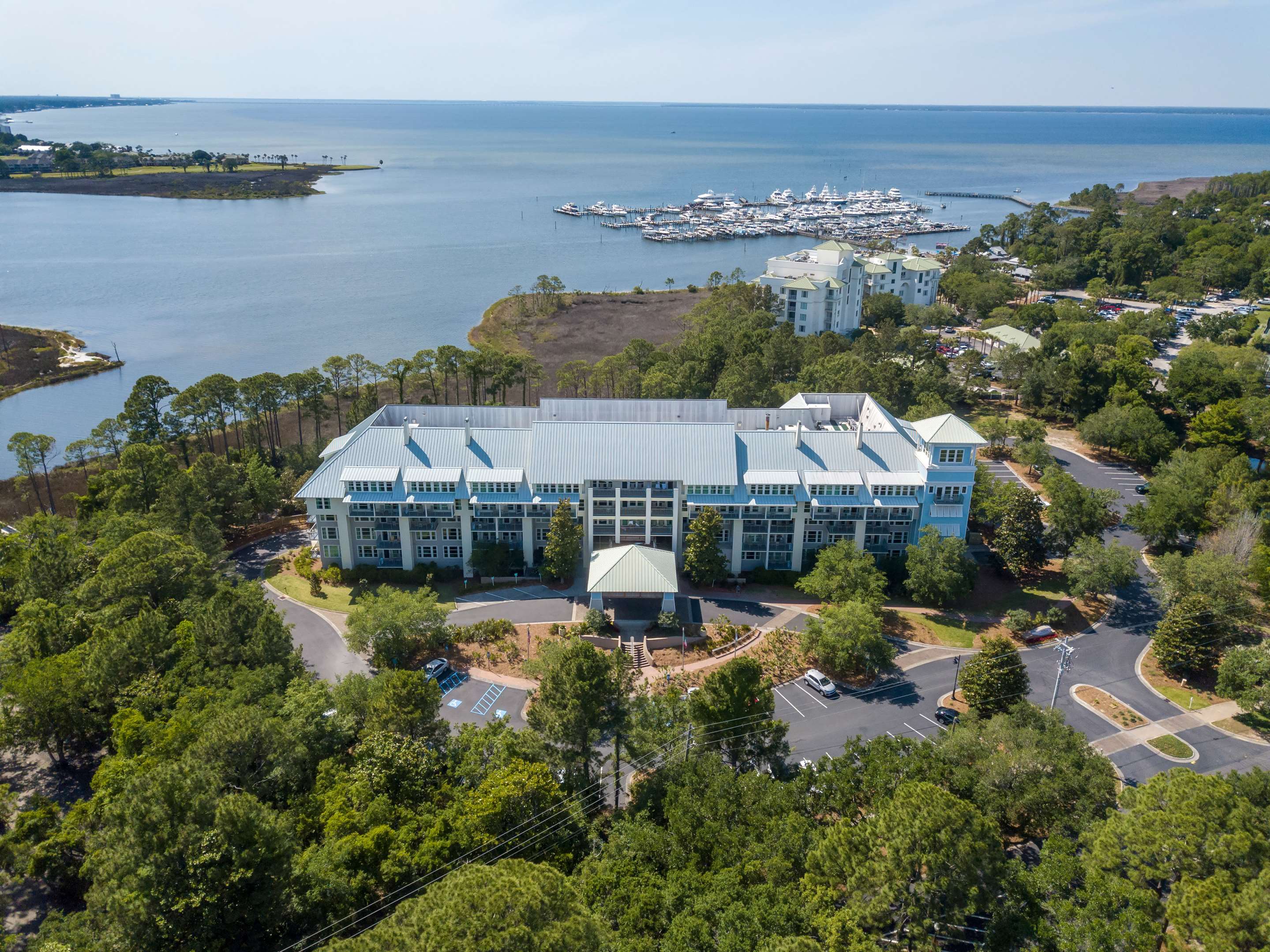 Exterior | Hilton Grand Vacations Club in Sandestin Golf & Beach Resort