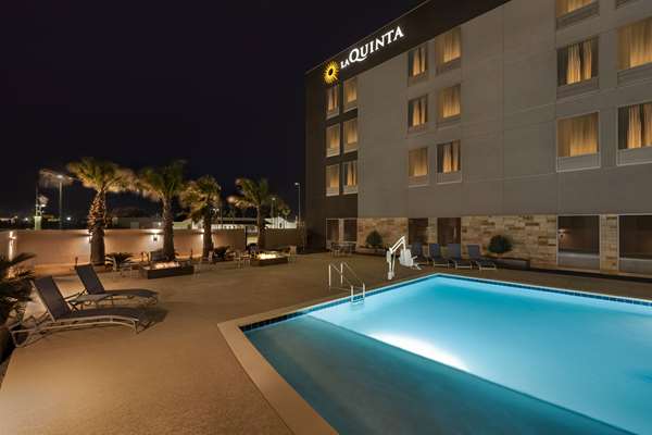 Pool - La Quinta Inn & Suites Del Rio