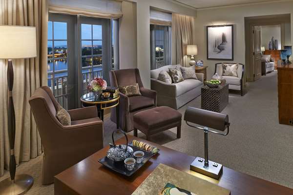 Suite - Salamander Waterfront Hotel DC