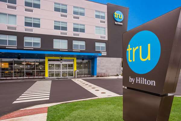 Exterior view - Tru by Hilton Hotel Traverse City