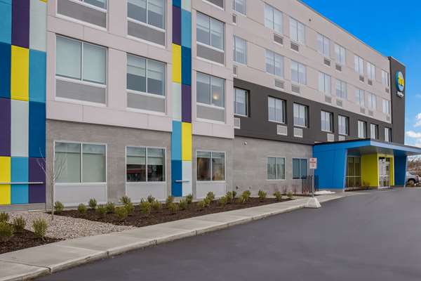 Exterior view - Tru by Hilton Hotel Traverse City