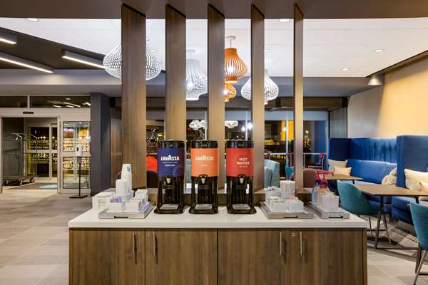 Restaurant - Tru by Hilton Hotel Traverse City