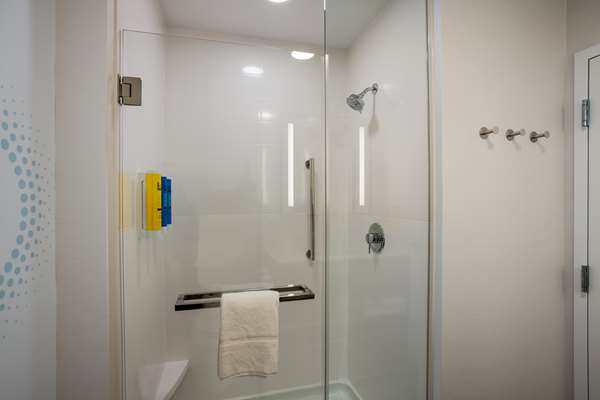  - Tru by Hilton Hotel Traverse City