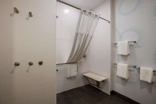  - Tru by Hilton Hotel Traverse City