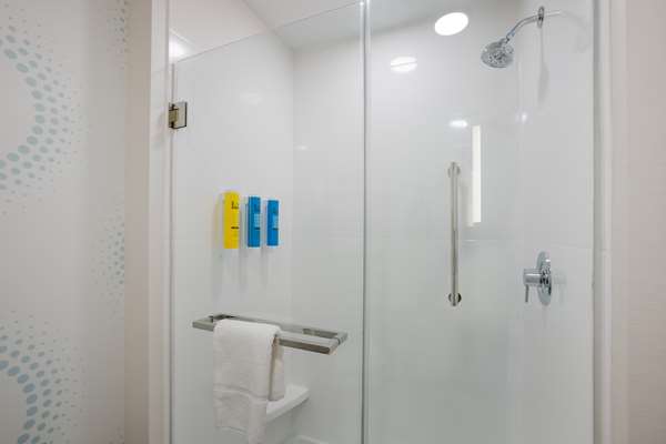  - Tru by Hilton Hotel Traverse City