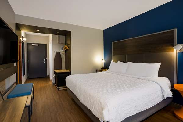  - Tru by Hilton Hotel Traverse City