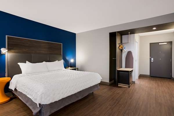  - Tru by Hilton Hotel Traverse City