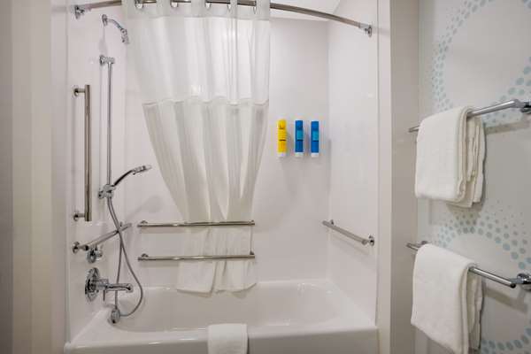  - Tru by Hilton Hotel Traverse City