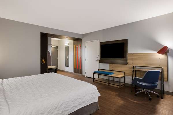  - Tru by Hilton Hotel Traverse City