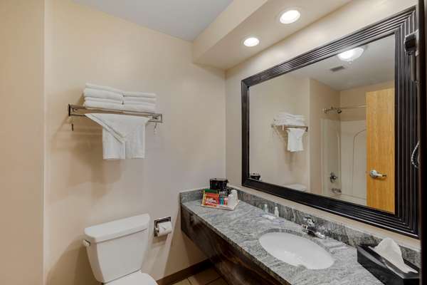  - Quality Inn Hamilton - I-22, Exit 14