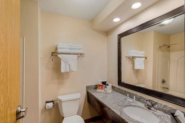  - Quality Inn Hamilton - I-22, Exit 14