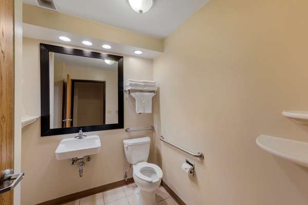 - Quality Inn Hamilton - I-22, Exit 14