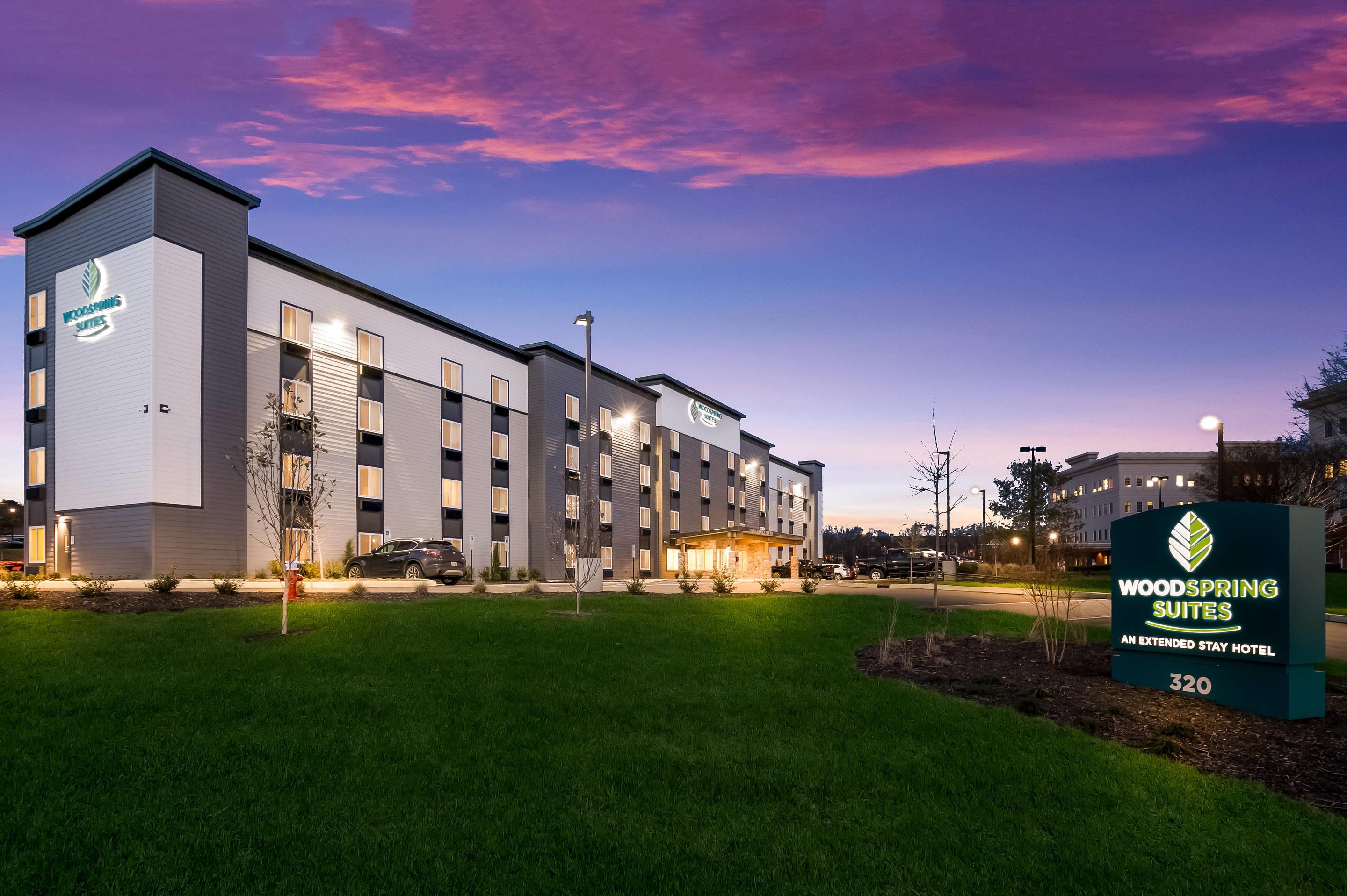 Hotel exterior | WoodSpring Suites Knoxville - Cedar Bluff