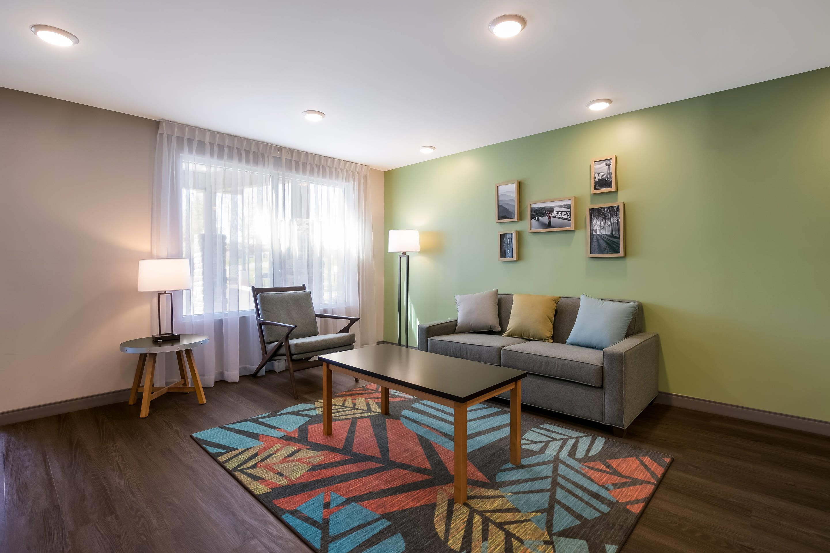 Hotel lobby | WoodSpring Suites Knoxville - Cedar Bluff