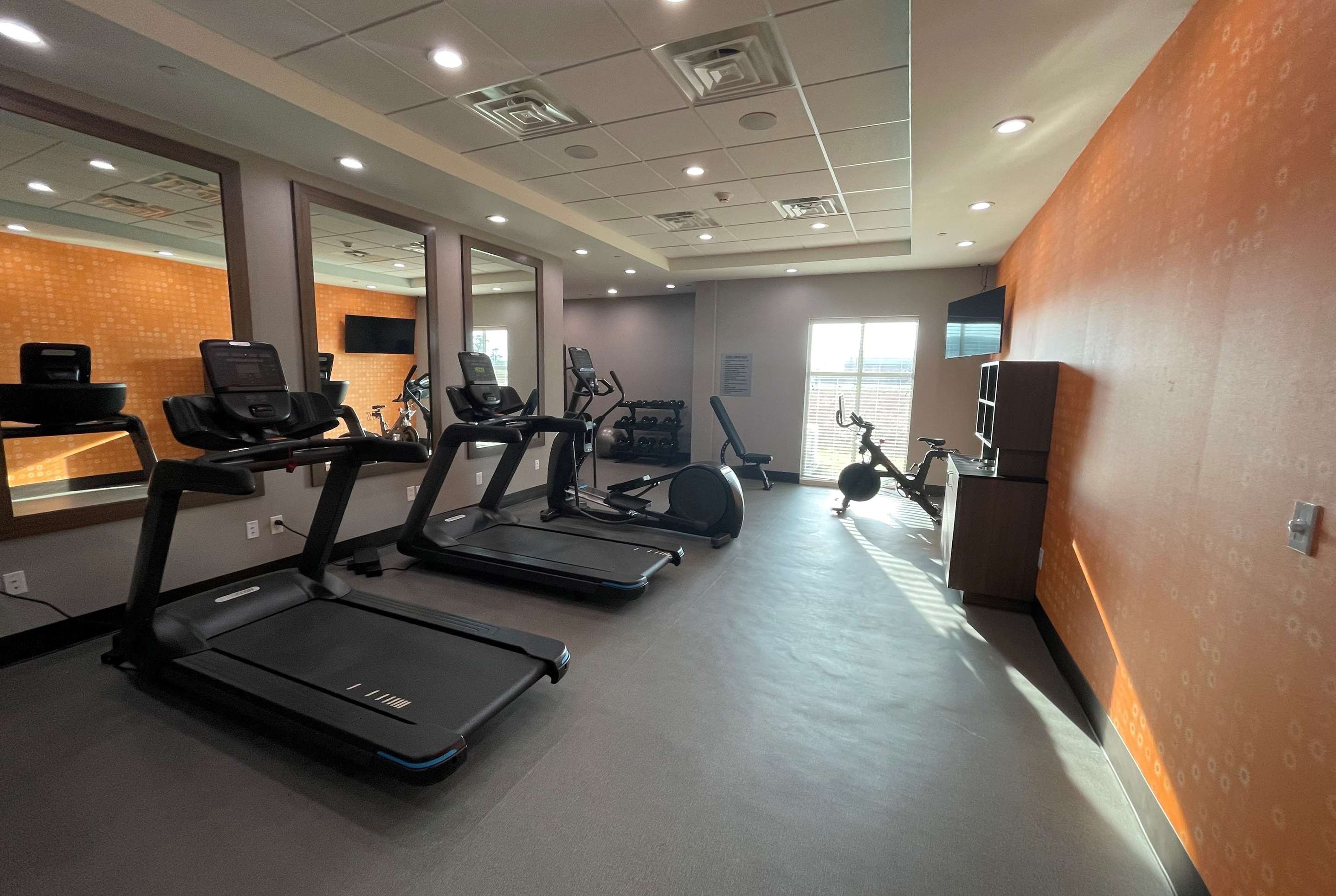 Health club fitness center gym | La Quinta Inn & Suites by Wyndham Sulphur (Lake Charles)