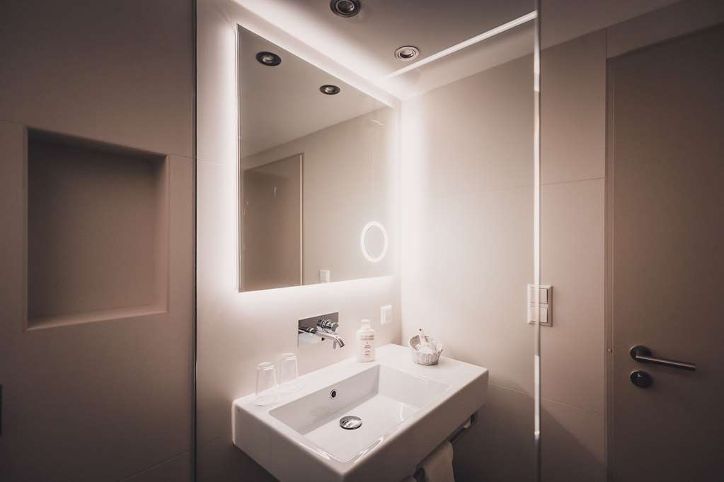 ABACCO BY RILANO-guestroom-Guest Room,Bathroom,On-Site.jpg