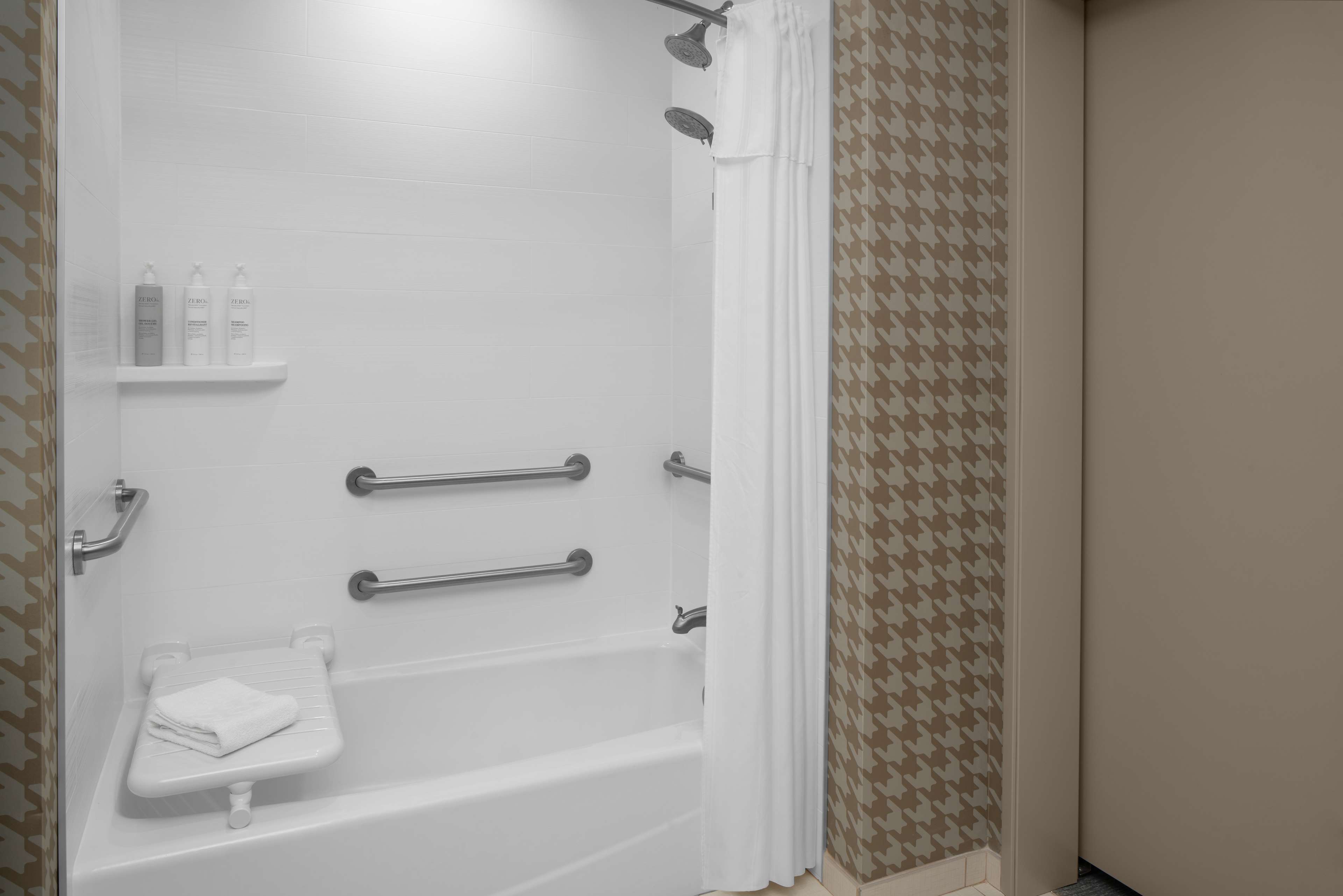 Home2 Suites by Hilton Hobbs Room Type - 1KG MOB HR ACC TUB STUDIO