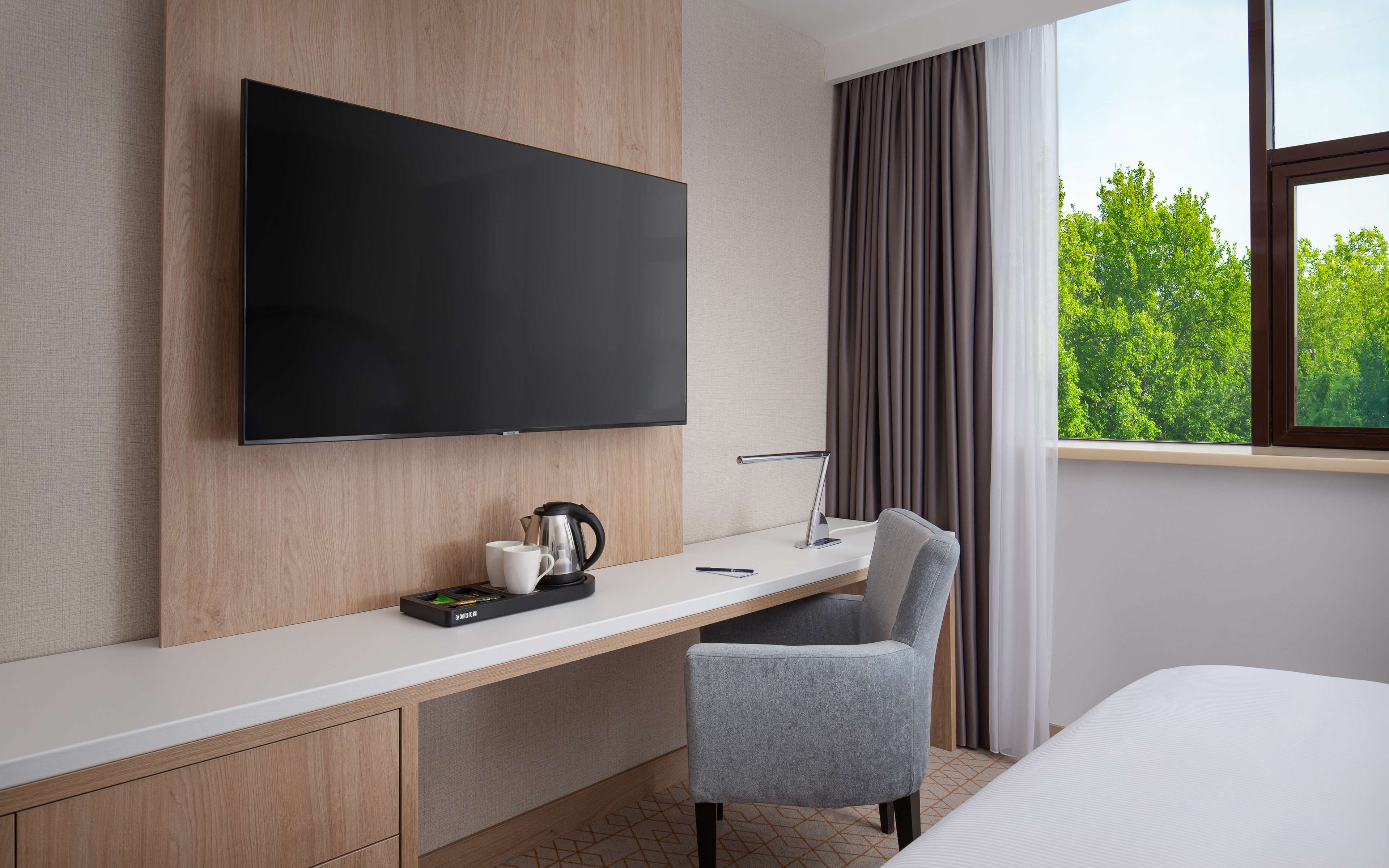 DoubleTree by Hilton Shymkent Room Type - QUEEN GUEST ROOM