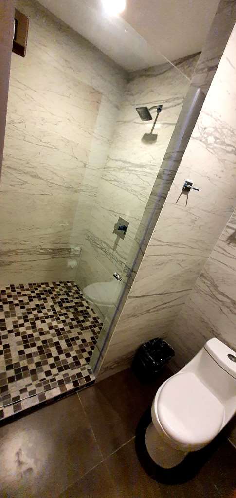 VIAGGIO RESORT MAZATLAN-guestroom-Guest Room,Bathroom,On-Site.jpg