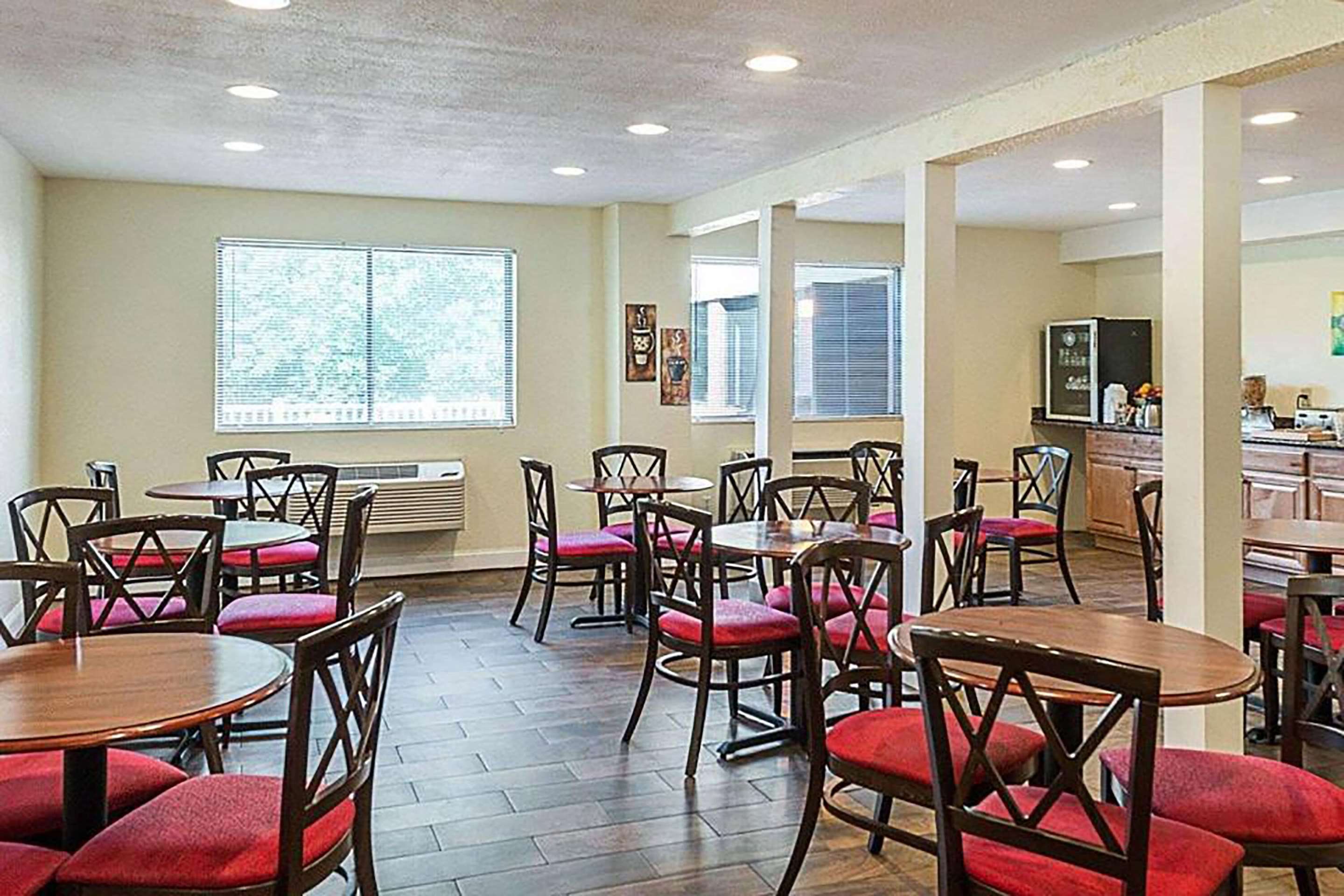 Breakfast Area | Baymont by Wyndham Gettysburg