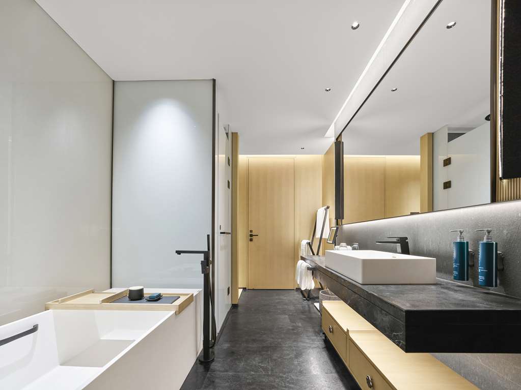 HILTON NANJING NIUSHOUSHAN-guestroom-Guest Room,Bathroom,On-Site.jpg