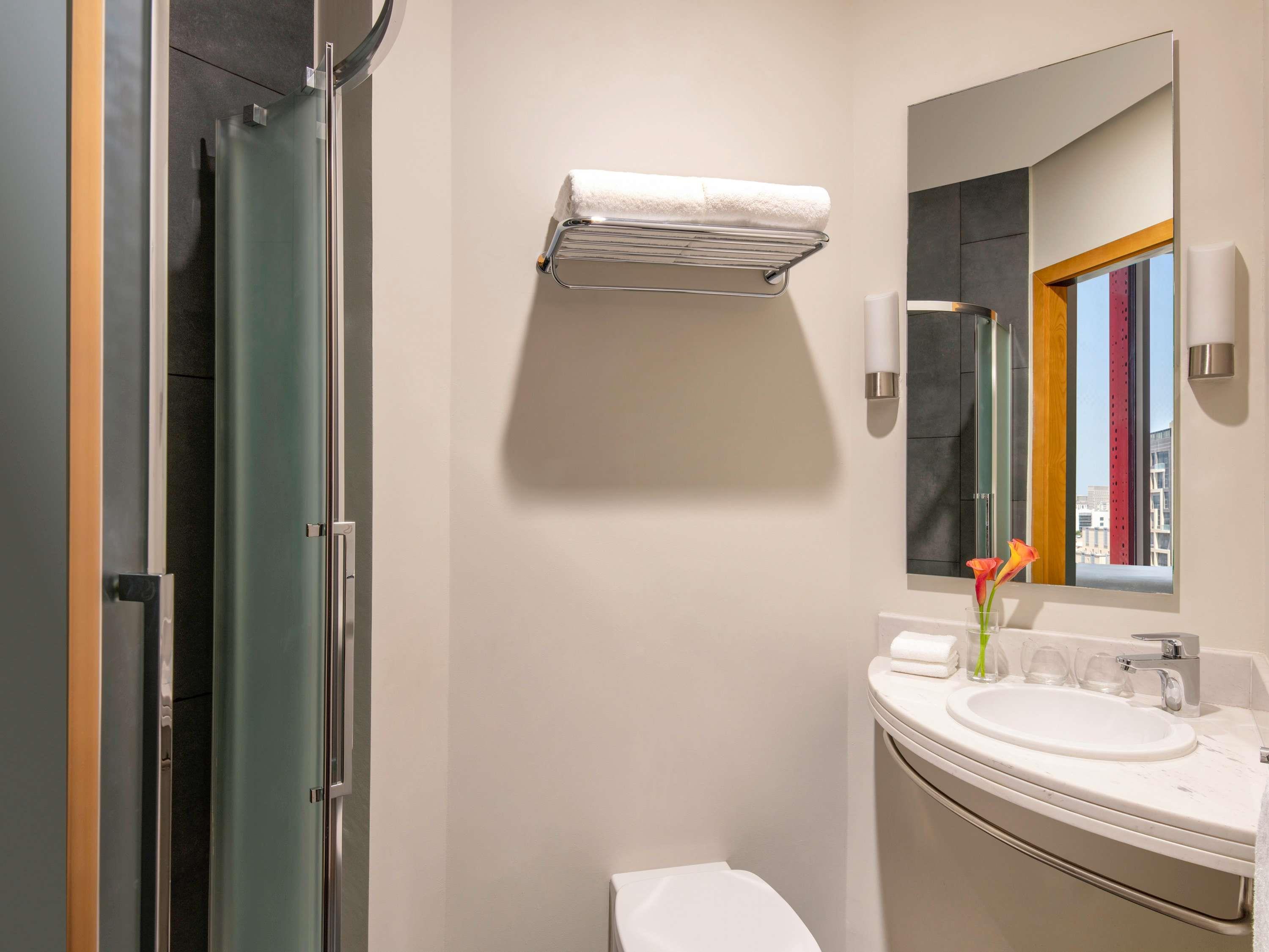 Ibis Doha Room Type - Standard Room with 1 double bed, pool view