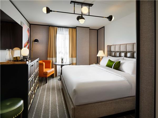 Deluxe King Accessible