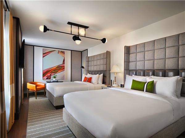 Deluxe Double Queen Roll In Shower