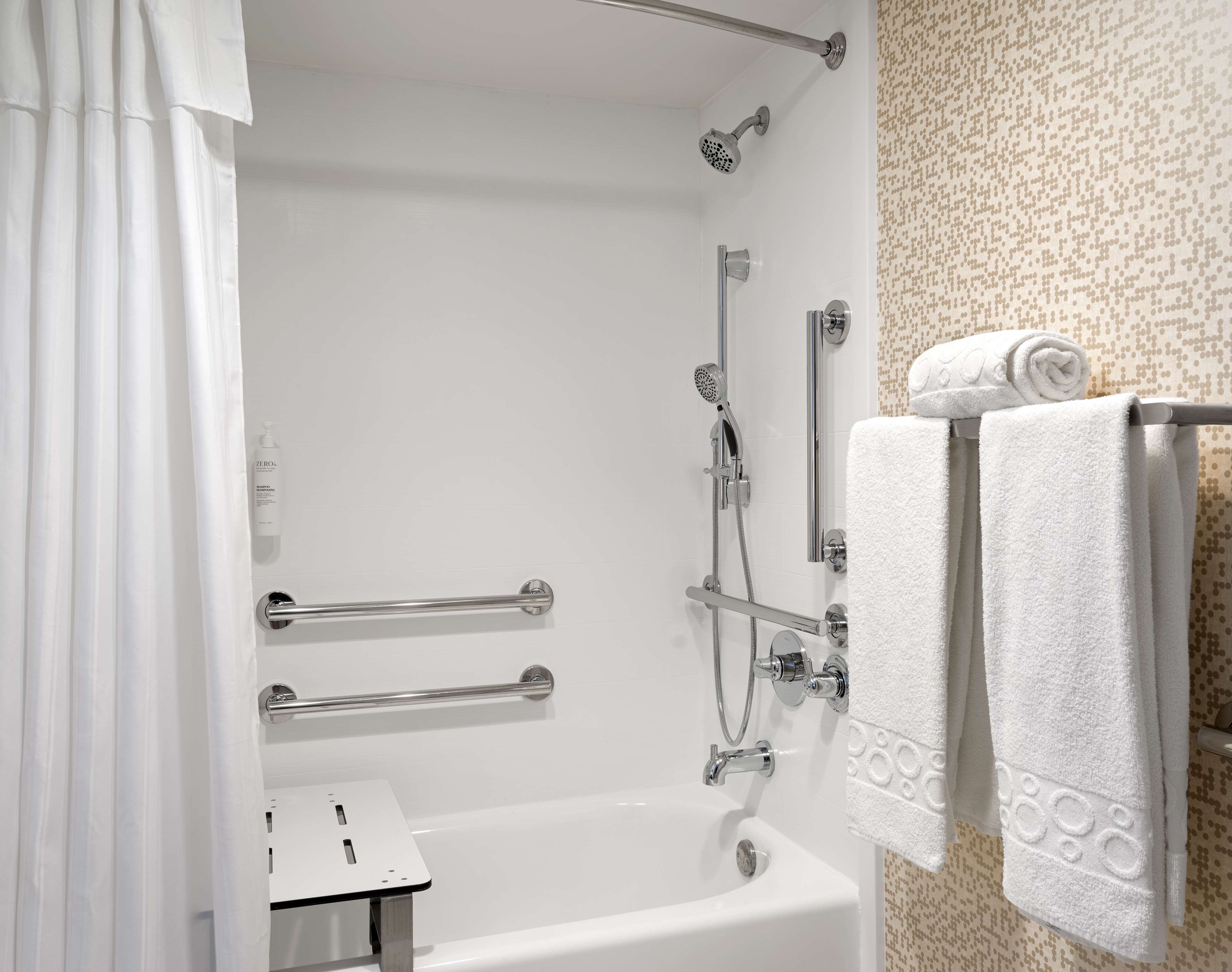 Home2 Suites by Hilton Indianapolis Keystone Crossing Room Type - 1KG MOB HR ACC TUB STUDIO