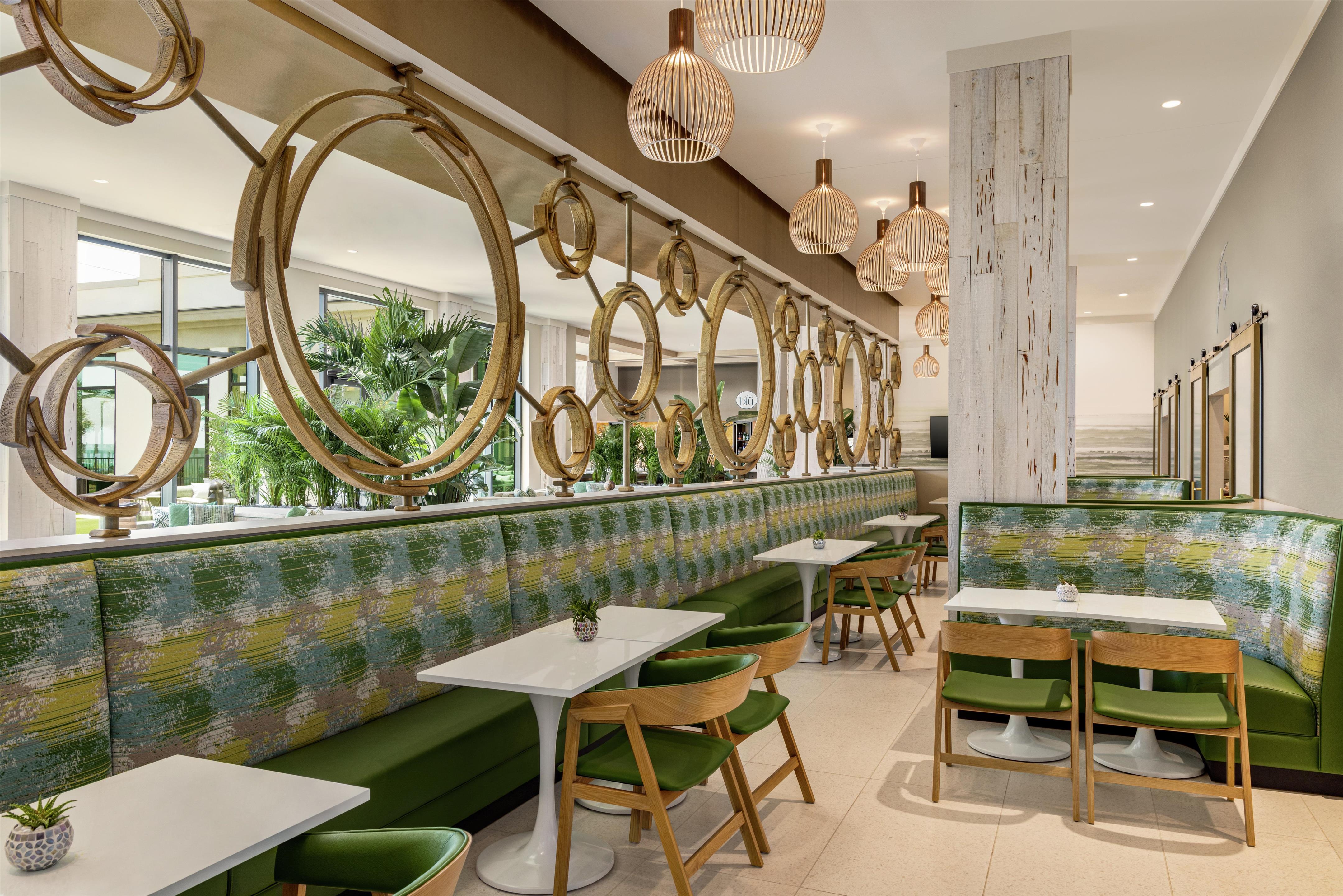 Restaurant | Embassy Suites by Hilton Panama City Beach Resort
