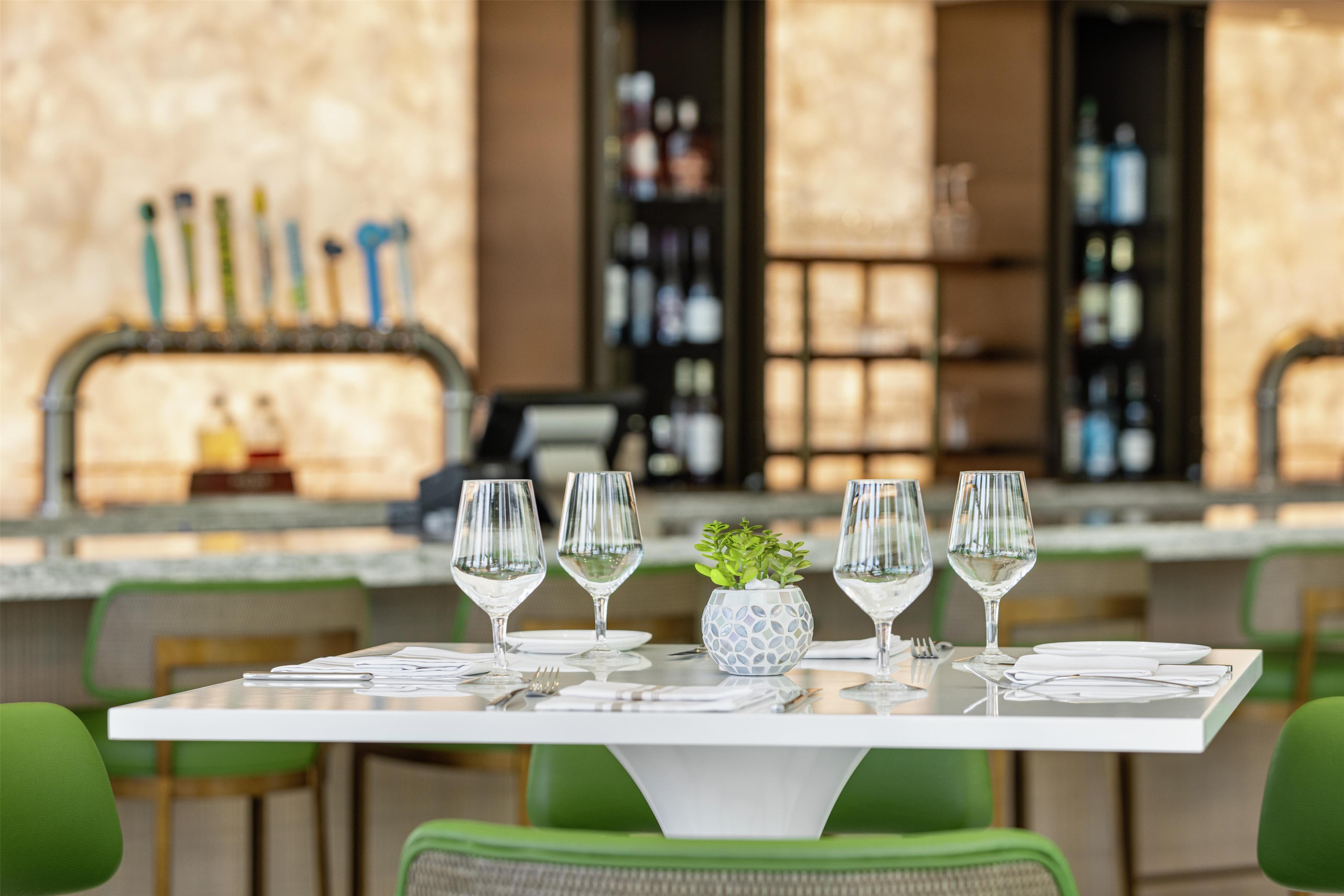BarLounge | Embassy Suites by Hilton Panama City Beach Resort