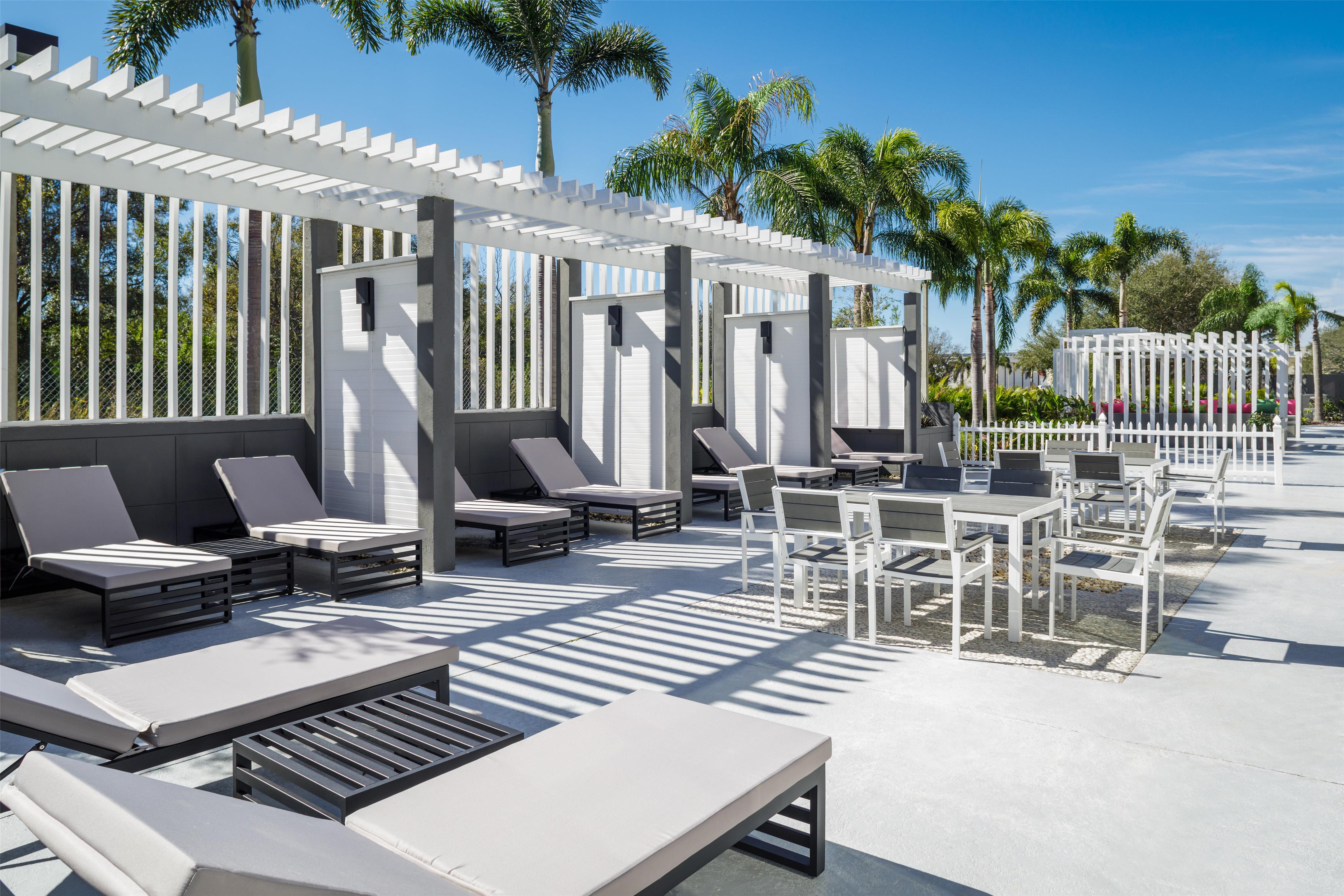 Pool | DoubleTree by Hilton Sarasota Bradenton Airport