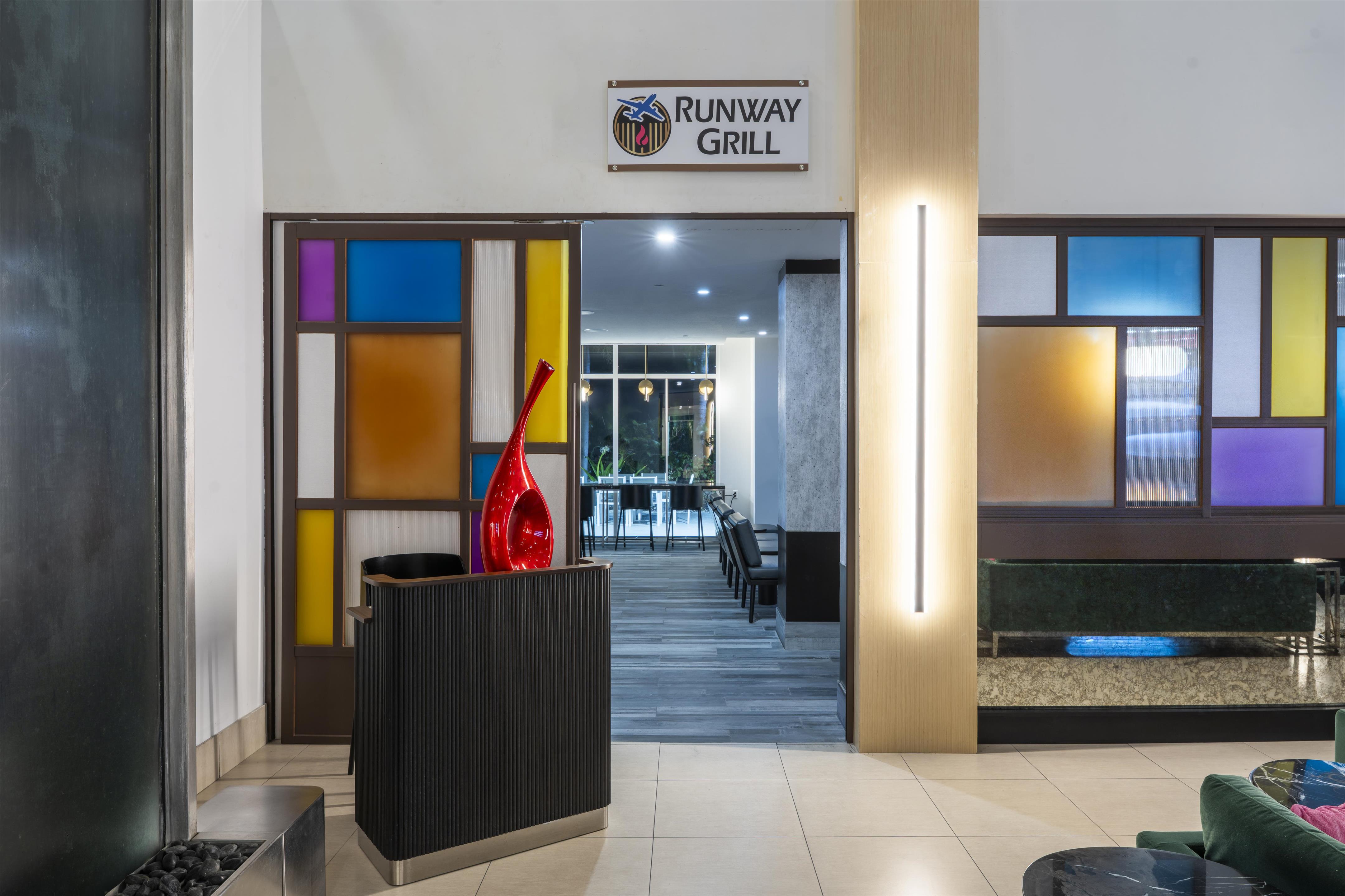 Restaurant | DoubleTree by Hilton Sarasota Bradenton Airport