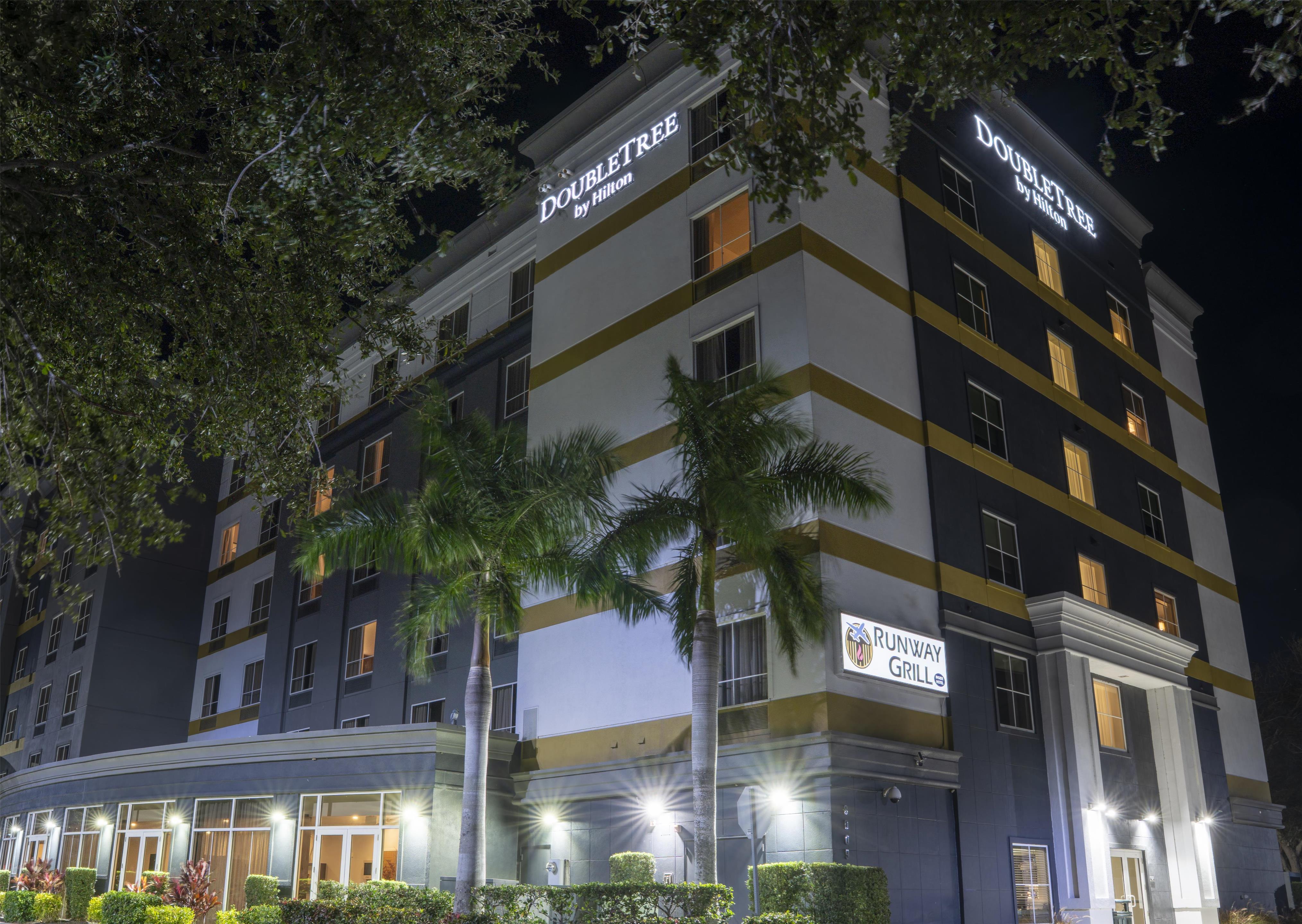 Restaurant | DoubleTree by Hilton Sarasota Bradenton Airport