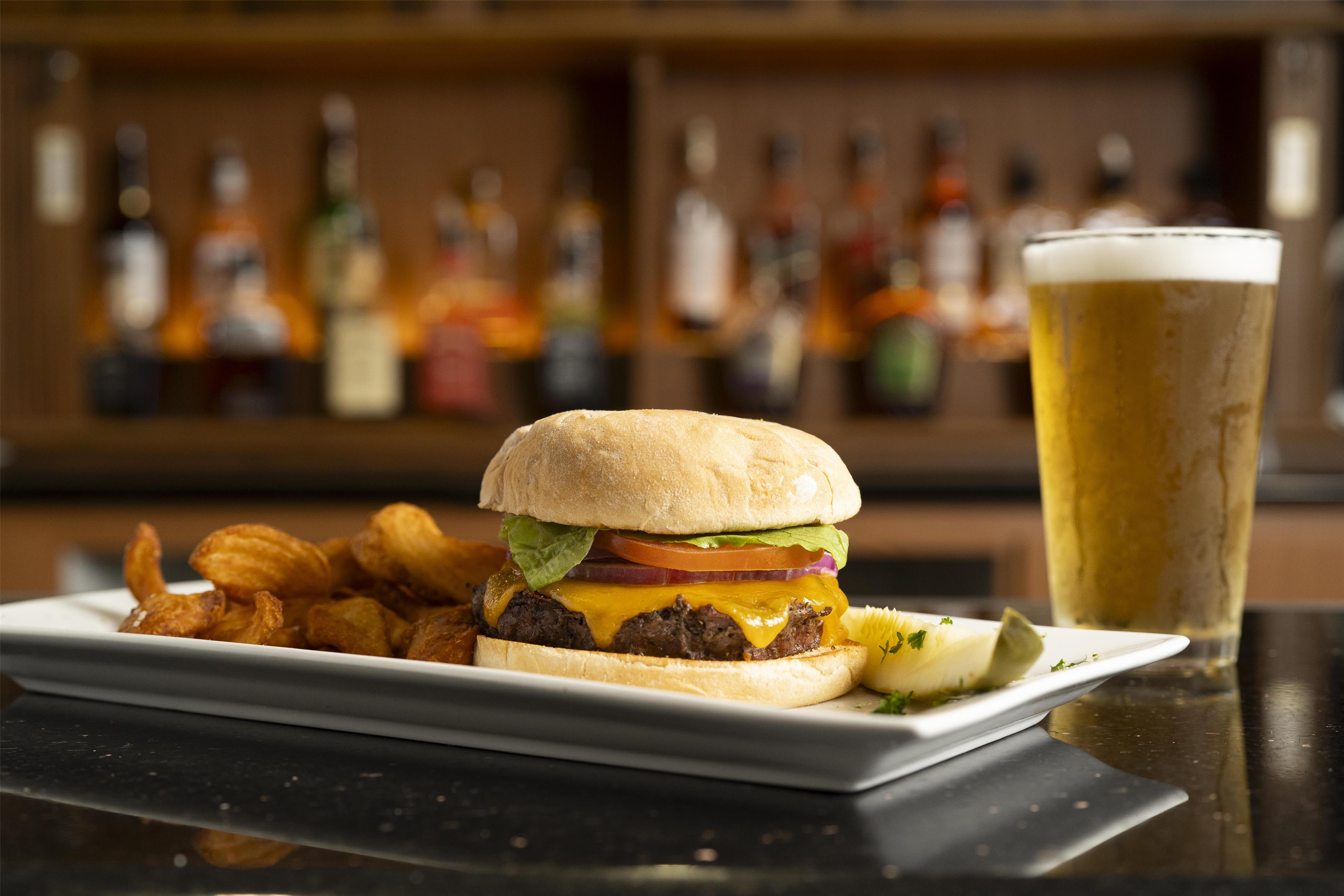 Restaurant | DoubleTree by Hilton Sarasota Bradenton Airport
