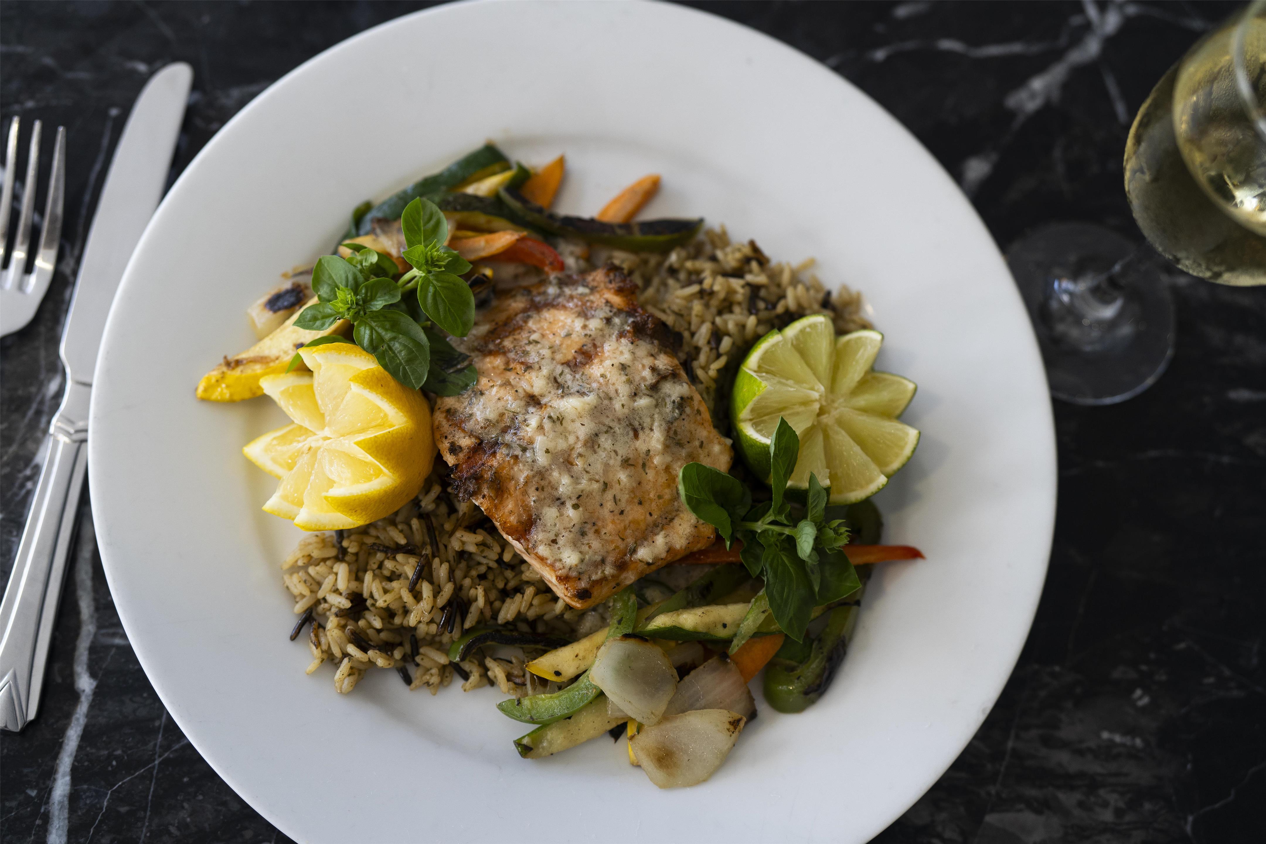 Restaurant | DoubleTree by Hilton Sarasota Bradenton Airport
