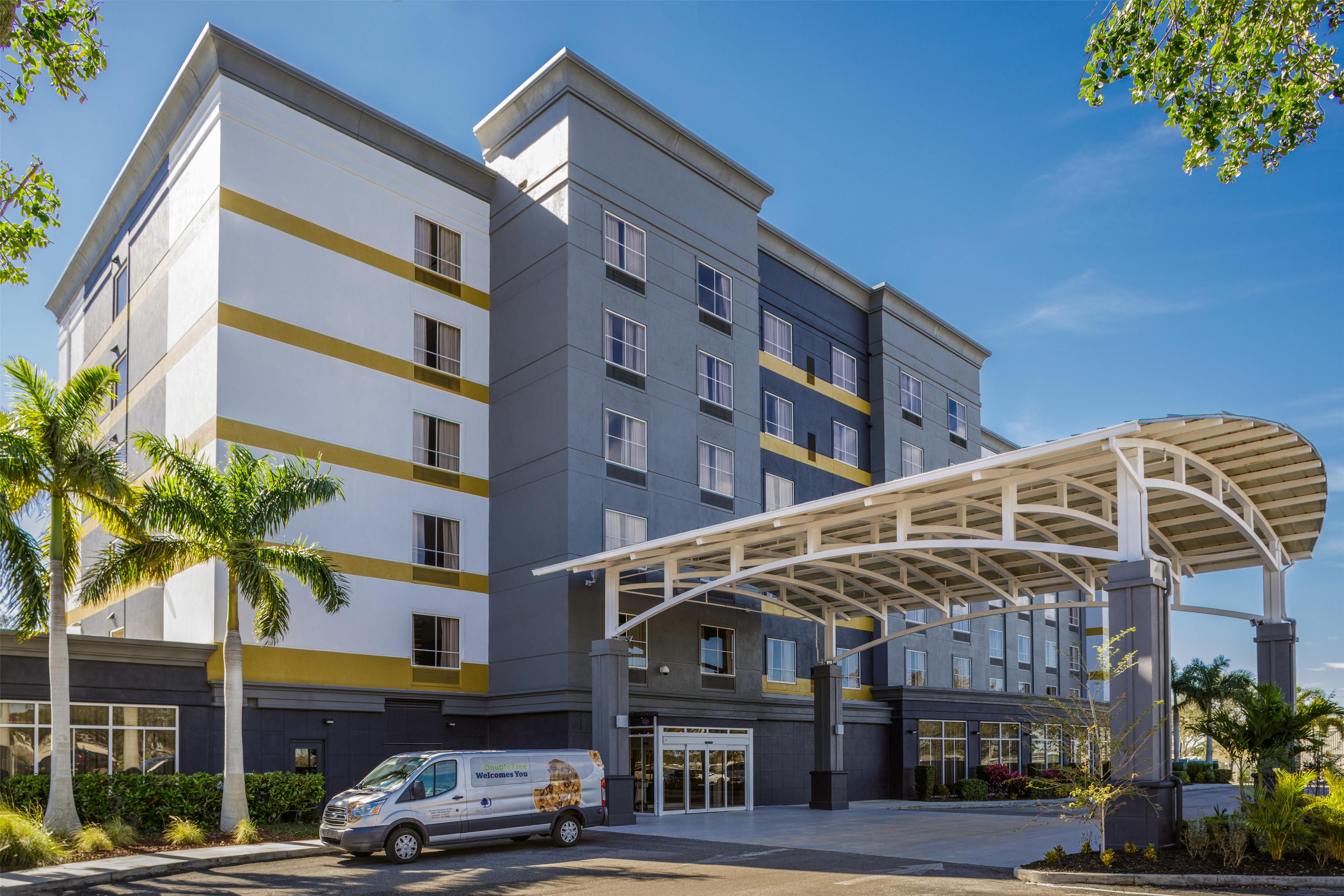 Exterior | DoubleTree by Hilton Sarasota Bradenton Airport