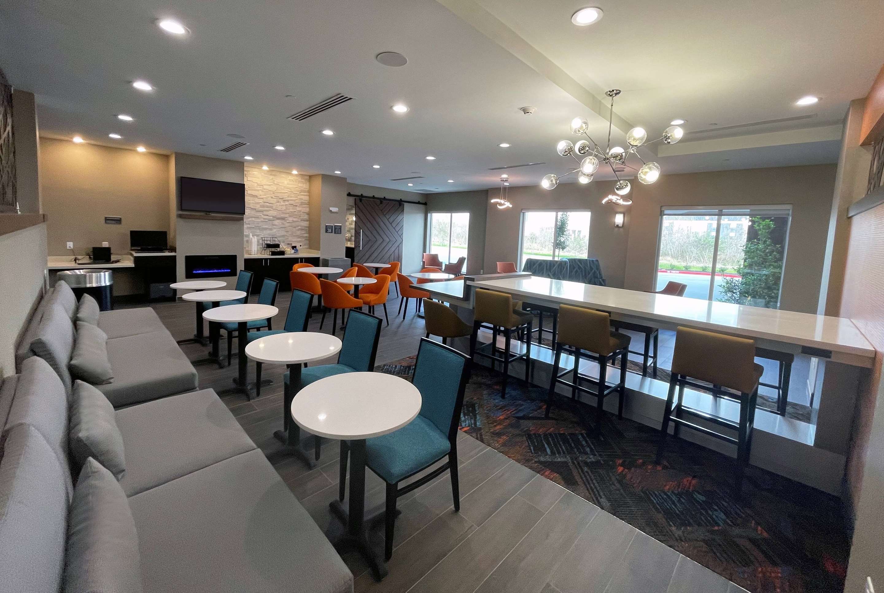 Lobby | Hawthorn Extended Stay by Wyndham Sulphur (Lake Charles)