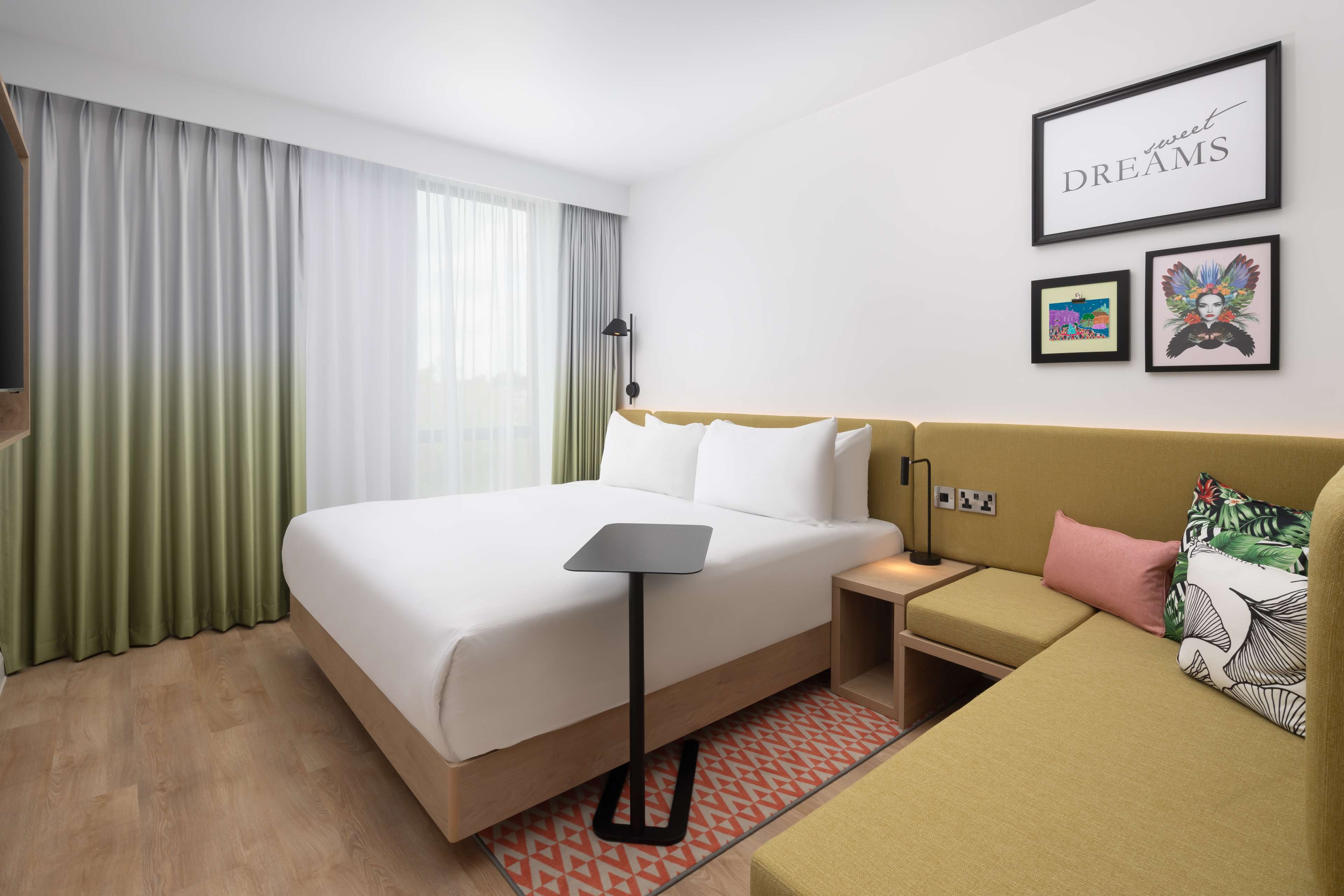 Hampton by Hilton Nuneaton Room Type - KING ROOM