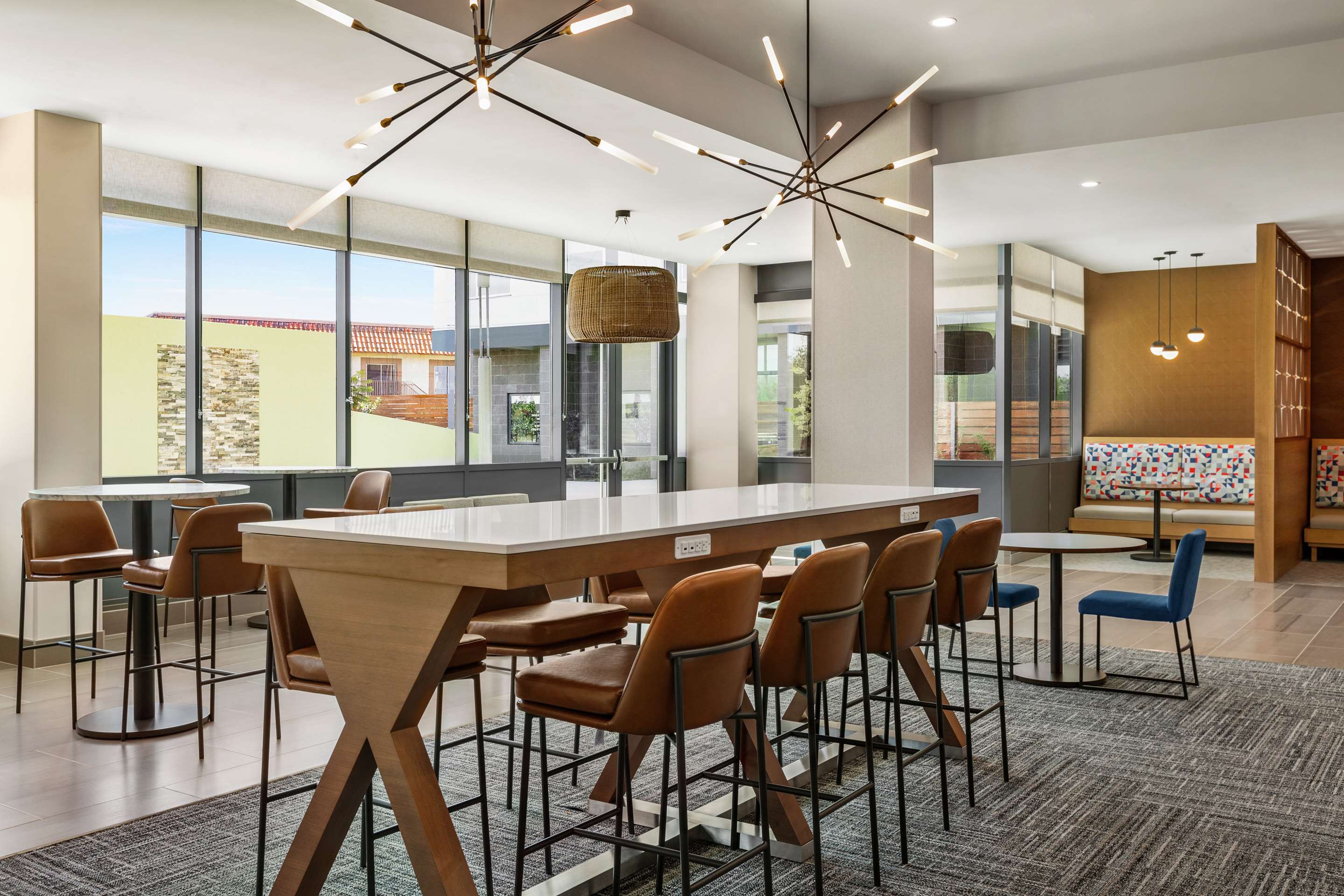 Breakfast Area | Hampton Inn & Suites San Mateo-San Francisco Airport