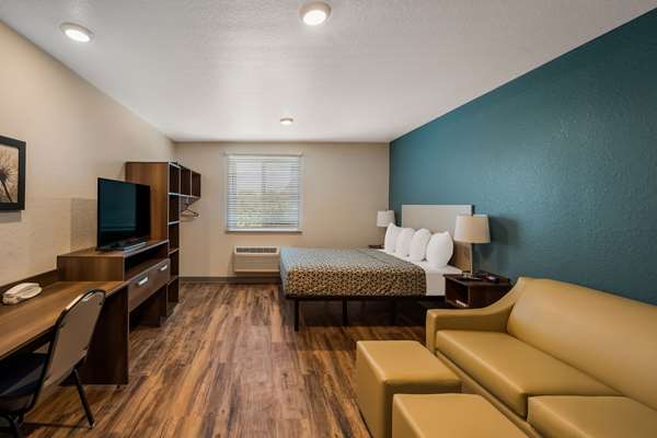  - WoodSpring Suites West Palm Beach - FL Turnpike, Exit 99